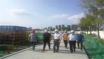 市住建局赴漕运城综合停车场项目检查建筑工地文明创建情况