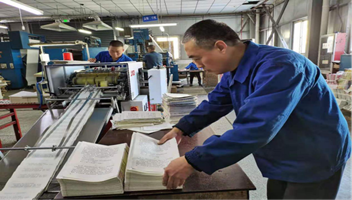 新华企业全力保障春季教材印制任务