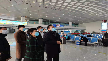 淮安区领导赴高铁东站考察调研广告上刊工作