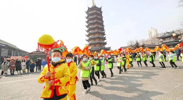 送你一个传统年，暖心年，欢乐年，安康年！