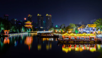 夜游里运河，“五一”人气旺