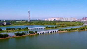 市文旅集团开展山阳湖湖面保洁清理专项行动