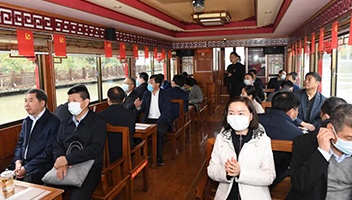 住晋全国政协委员来里运河文化长廊参观考察