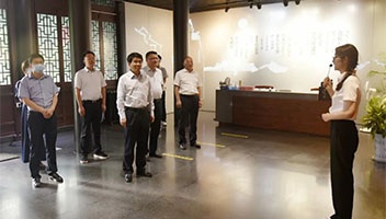 重庆市铜梁区考察团来里运河文化长廊调研