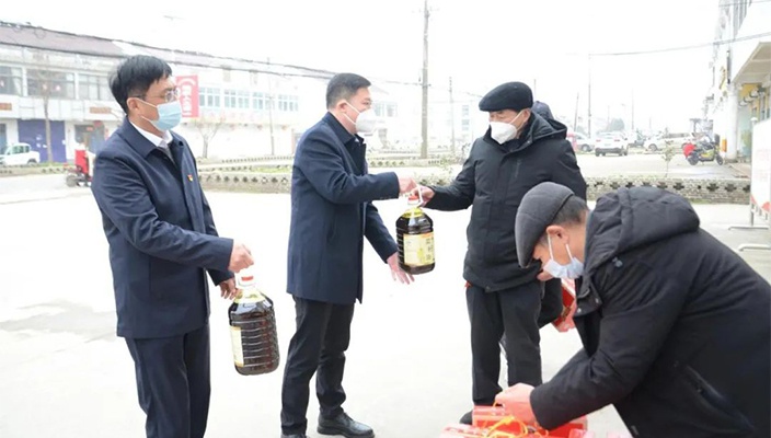 市文旅集团开展迎新春送温暖送阅读慰问活动