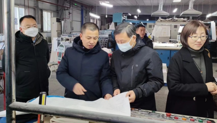 江苏教育出版社调研新华企业教材教辅印制工作
