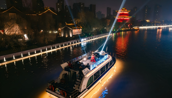 点亮万家灯火，红红火火过大年！